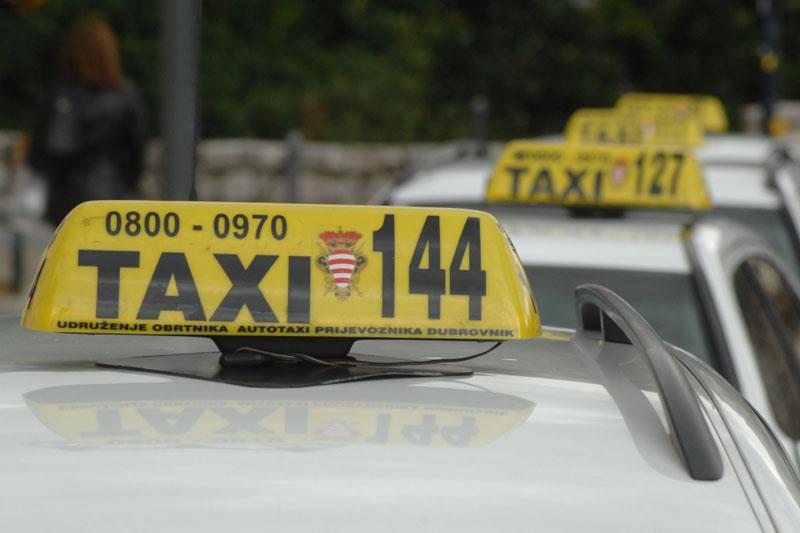 Cijene taksija za građane 20 posto niže