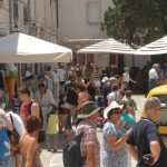 guzva turisti suncobrani249