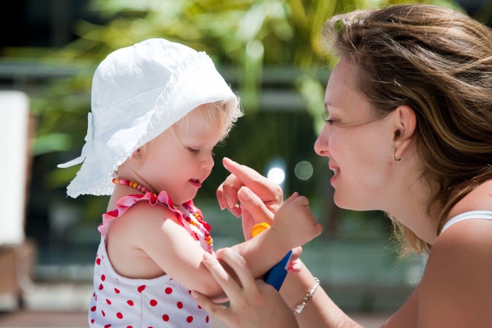 Majka s djetetom (Ilustracija - Shutterstock Images LLC)