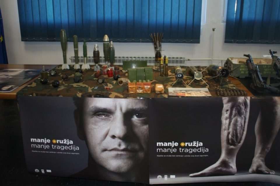 manje oruzja