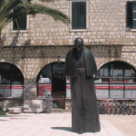 papa spomenik veca