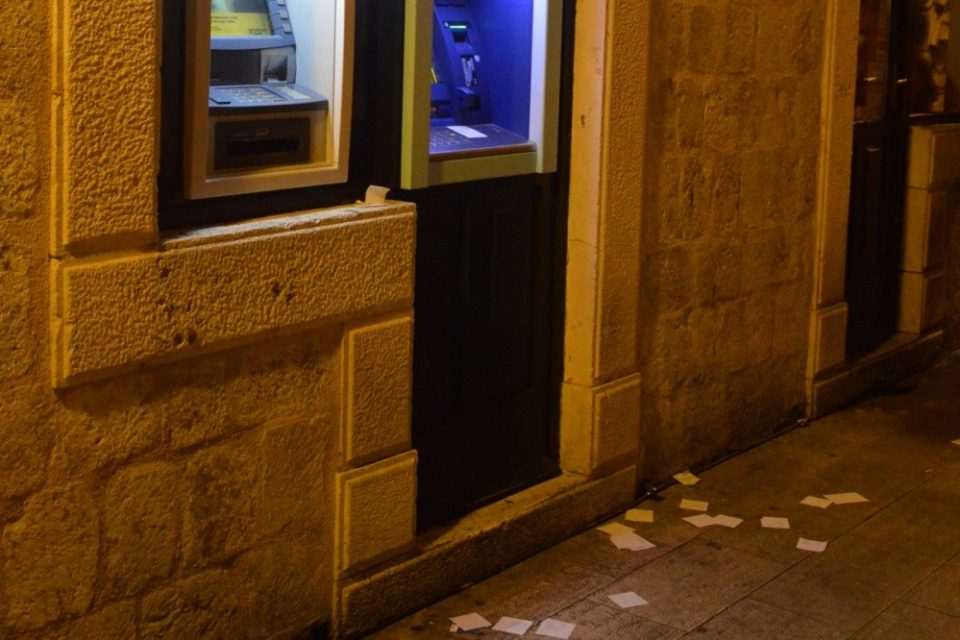 bankomat smece 02