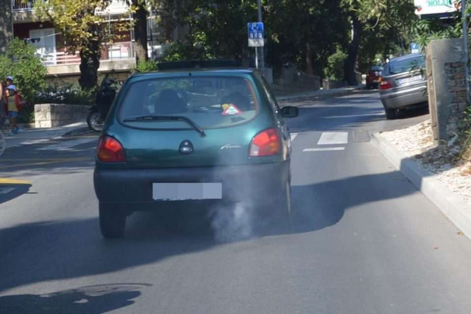 ispusni plinovi automobil 160813