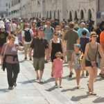 spica turisti stradun100