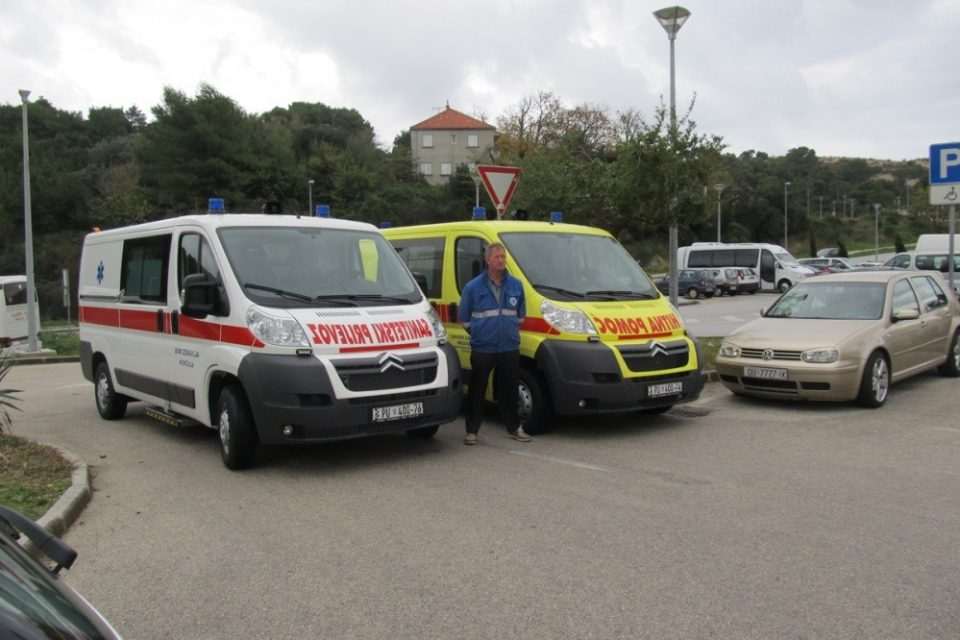 vozila hitna pomoc 08
