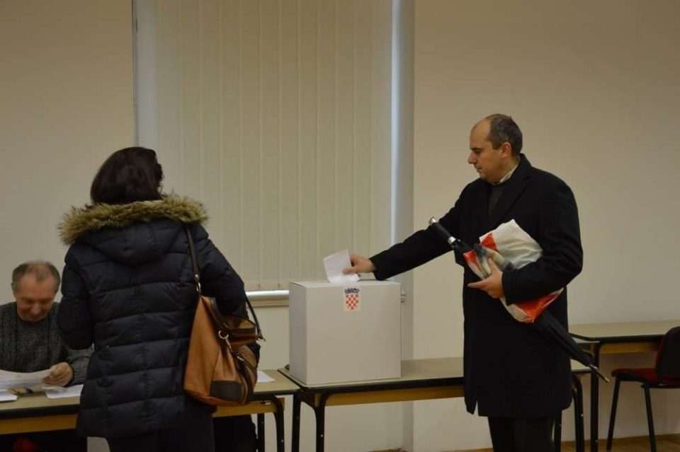referendum glasanje 011213(14)
