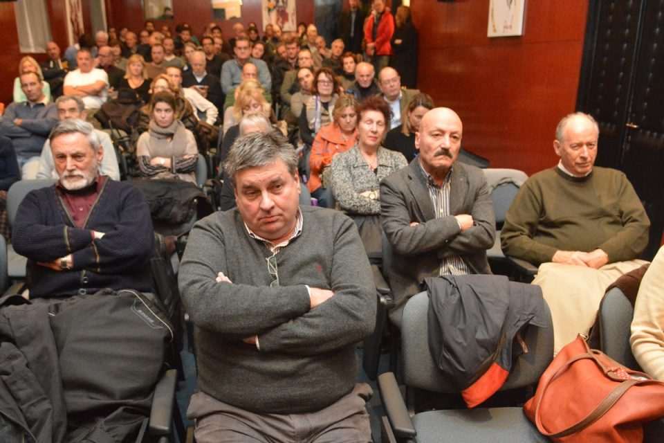 Tribina o zidinama