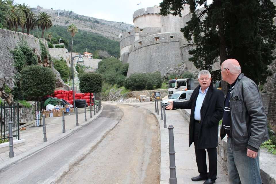 Vlahušić iza grada