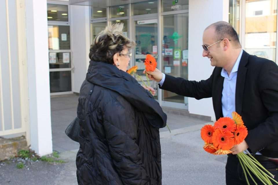 HNS gerberi za Dan žena