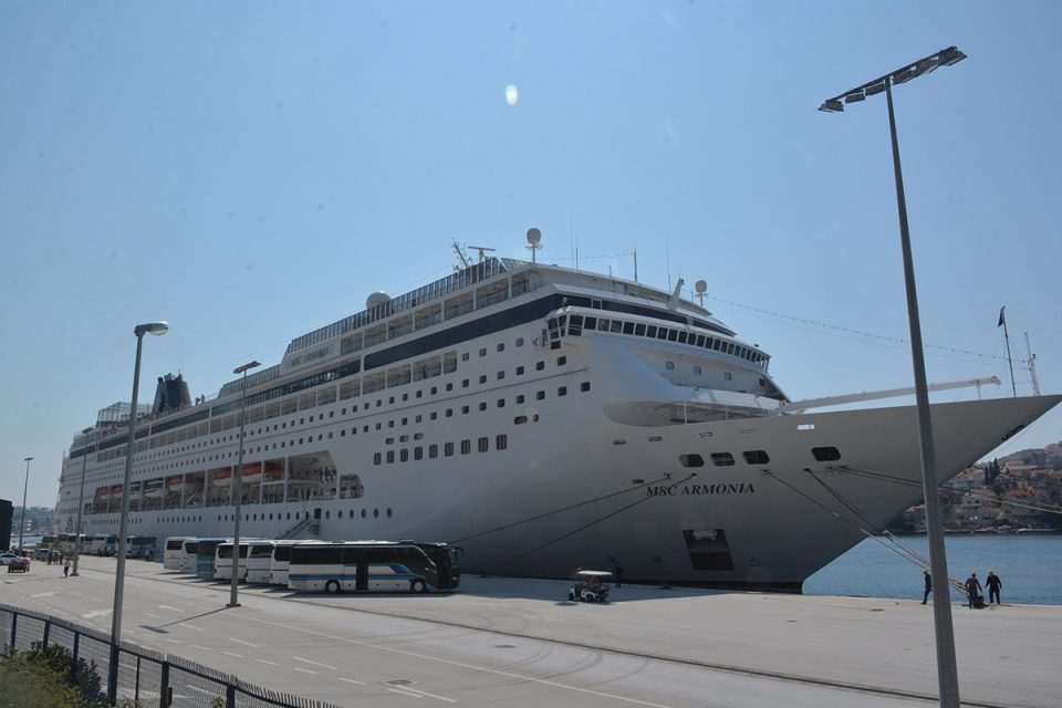 MSC Armonia cruiser