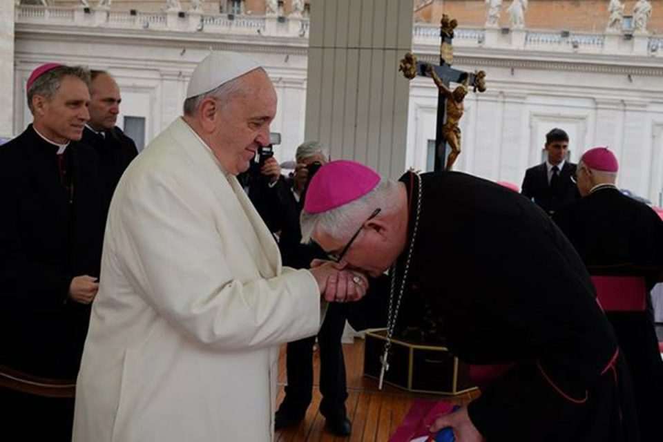 Prvi susret Pape i biskupa