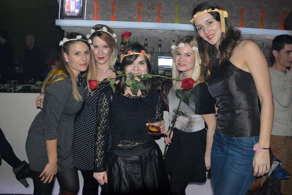 Minea, Ella i I Bee