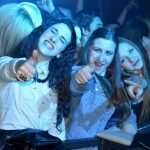 Minea, Ella i I Bee
