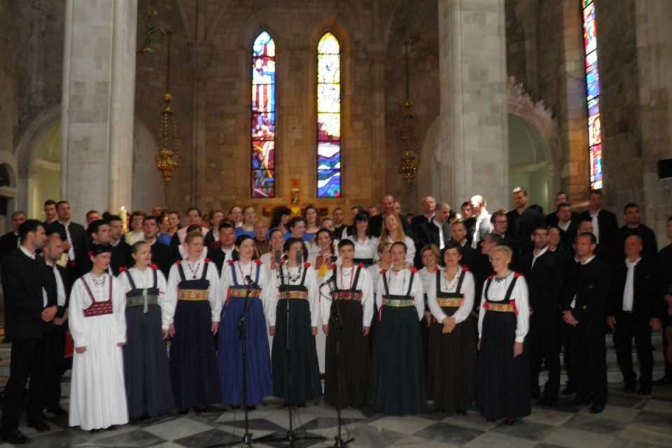 aklapela dominikanci02