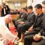 Biskup Uzinić oprao noge mladima Dubrovačke biskupije
