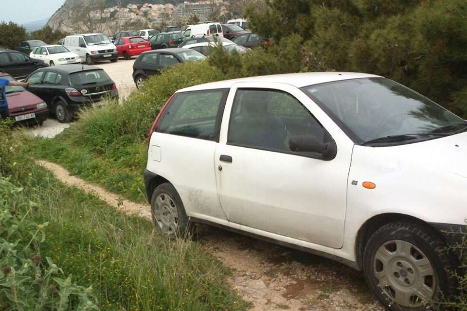 gradac parking automobil