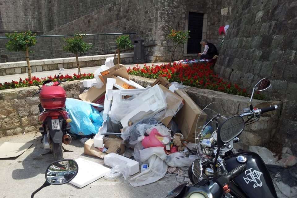 smece buza 290514 2