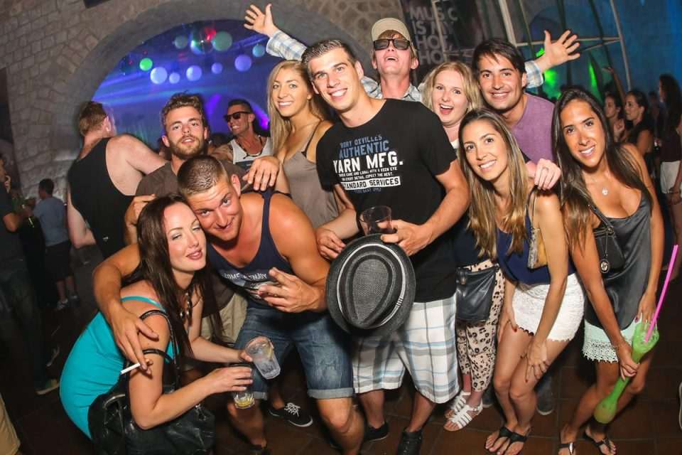 hard rock sofa 2