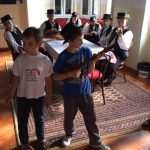 POSJET UDRUGE FRAKTAL Djeca 'Masline' okušala se u sviranju tambura 1 dom maslina sajam