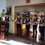 POSJET UDRUGE FRAKTAL Djeca 'Masline' okušala se u sviranju tambura 3 dom maslina sajam2