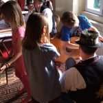 POSJET UDRUGE FRAKTAL Djeca 'Masline' okušala se u sviranju tambura 4 dom maslina sajam3