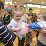 Natjecanje u puzanju i prematanju beba