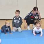 Natjecanje u puzanju i prematanju beba