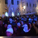 FOTOGALERIJA Pogledajte tko je sve bio na koncertu klapa Cambi i Sv. Juraj HRM na Stradunu! 15 Nastup klapa Cambi i Sv. Juraj HRM na Stradunu