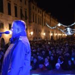 FOTOGALERIJA Pogledajte tko je sve bio na koncertu klapa Cambi i Sv. Juraj HRM na Stradunu! 29 Nastup klapa Cambi i Sv. Juraj HRM na Stradunu