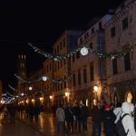FOTOGALERIJA Pogledajte tko je sve bio na koncertu klapa Cambi i Sv. Juraj HRM na Stradunu! 40 Nastup klapa Cambi i Sv. Juraj HRM na Stradunu