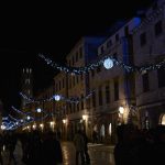 FOTOGALERIJA Pogledajte tko je sve bio na koncertu klapa Cambi i Sv. Juraj HRM na Stradunu! 62 Nastup klapa Cambi i Sv. Juraj HRM na Stradunu