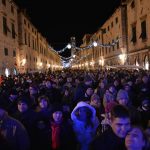 FOTOGALERIJA Pogledajte tko je sve bio na koncertu klapa Cambi i Sv. Juraj HRM na Stradunu! 8 Nastup klapa Cambi i Sv. Juraj HRM na Stradunu