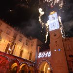 FOTO Dubrovčani s Tonyjem, vatrometom i valcerom ušli u 2015.! 13 Doček Nove 2015. godine na Stradunu Toni Cetinski