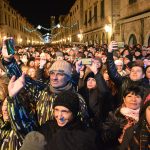 FOTO Dubrovčani s Tonyjem, vatrometom i valcerom ušli u 2015.! 26 Doček Nove 2015. godine na Stradunu Toni Cetinski