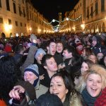 FOTO Dubrovčani s Tonyjem, vatrometom i valcerom ušli u 2015.! 33 Doček Nove 2015. godine na Stradunu Toni Cetinski