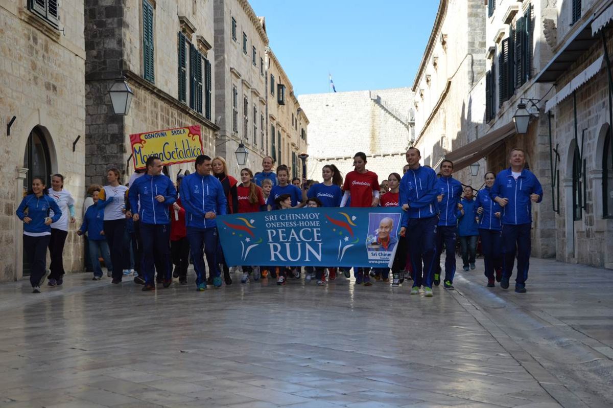 Utrka mira na Stradunu