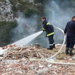 Požar na divljem odlagalištu