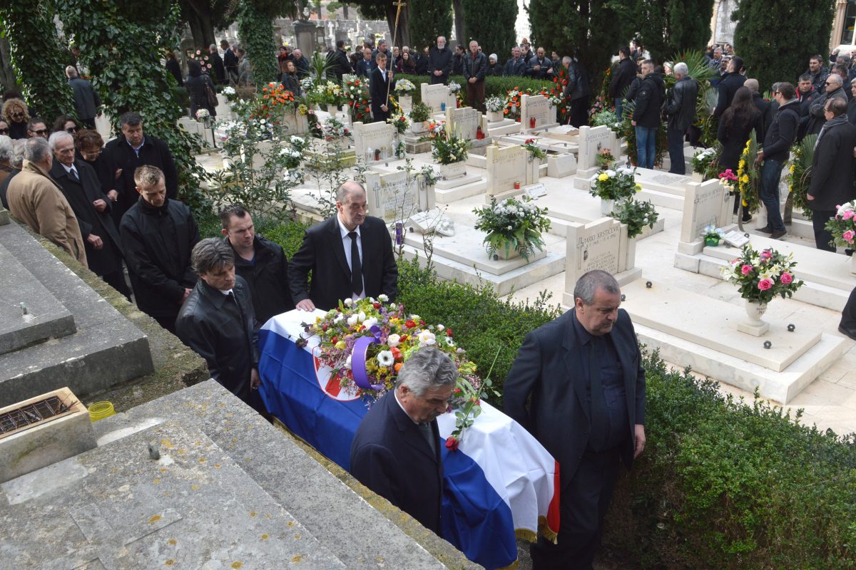 Marko Vuletić pokopan uz vojne počasti