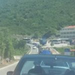 KOLONA PREMA BISTRINI NE POSUSTAJE Na uzavrelom asfaltu čeka se više od dva sata! 1 granica bistrina guzva4