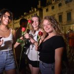 VIDEO/ FOTO Šime Pelajić Brunac darivao ruže na oduševljenje turista! 6 sime pelajic ruze1 5