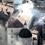 DETALJI IZ ILIJE SARAKE Požar bio u razbuktaloj fazi, primjetio ga građanin izvan zidina! 1 Pozar u Ilije Sarake 7