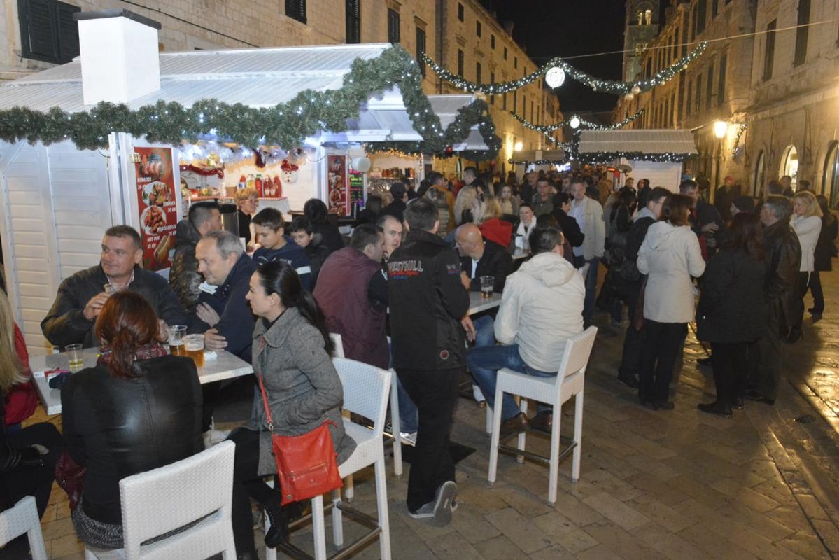 Gazde na Stradunu advent