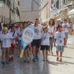 FOTO Milenijskom fotografijom mali tenisači pozdravili su Dubrovnik 5 dud bowl tenis milenijska foto4