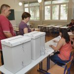 IZBORI 2016. Muratti, Putica i Kristić glasovali u OŠ Marin Držić 3 izbori glasovanje003
