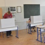 IZBORI 2016. Muratti, Putica i Kristić glasovali u OŠ Marin Držić 5 izbori glasovanje005