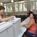 IZBORI 2016. Muratti, Putica i Kristić glasovali u OŠ Marin Držić 6 izbori glasovanje006