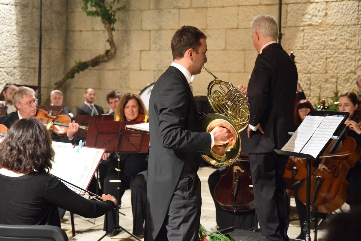 Koncert Kursara I DSO a Nagra en Velikim Pljeskom DuList