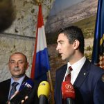 FOTO Ministar Medved i Franković potpisali sporazum o izgradnji 108 stanova za branitelje 1 medved branitelji stanovi sporazum frankovic 090717 1