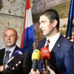 FOTO Ministar Medved i Franković potpisali sporazum o izgradnji 108 stanova za branitelje 16 medved branitelji stanovi sporazum frankovic 090717 16