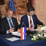 FOTO Ministar Medved i Franković potpisali sporazum o izgradnji 108 stanova za branitelje 5 medved branitelji stanovi sporazum frankovic 090717 5